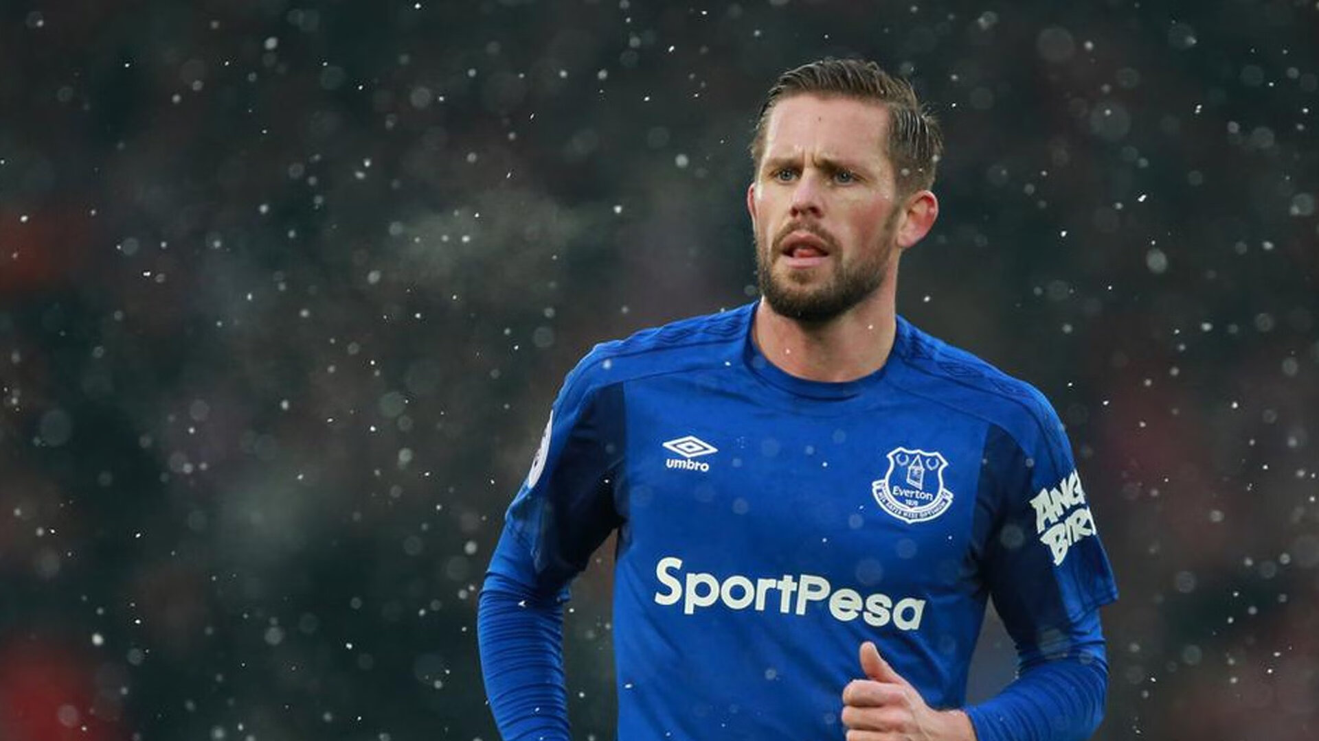 独行侠教练现场指导后卫摆脱技巧进行实操演示，独行侠新教练