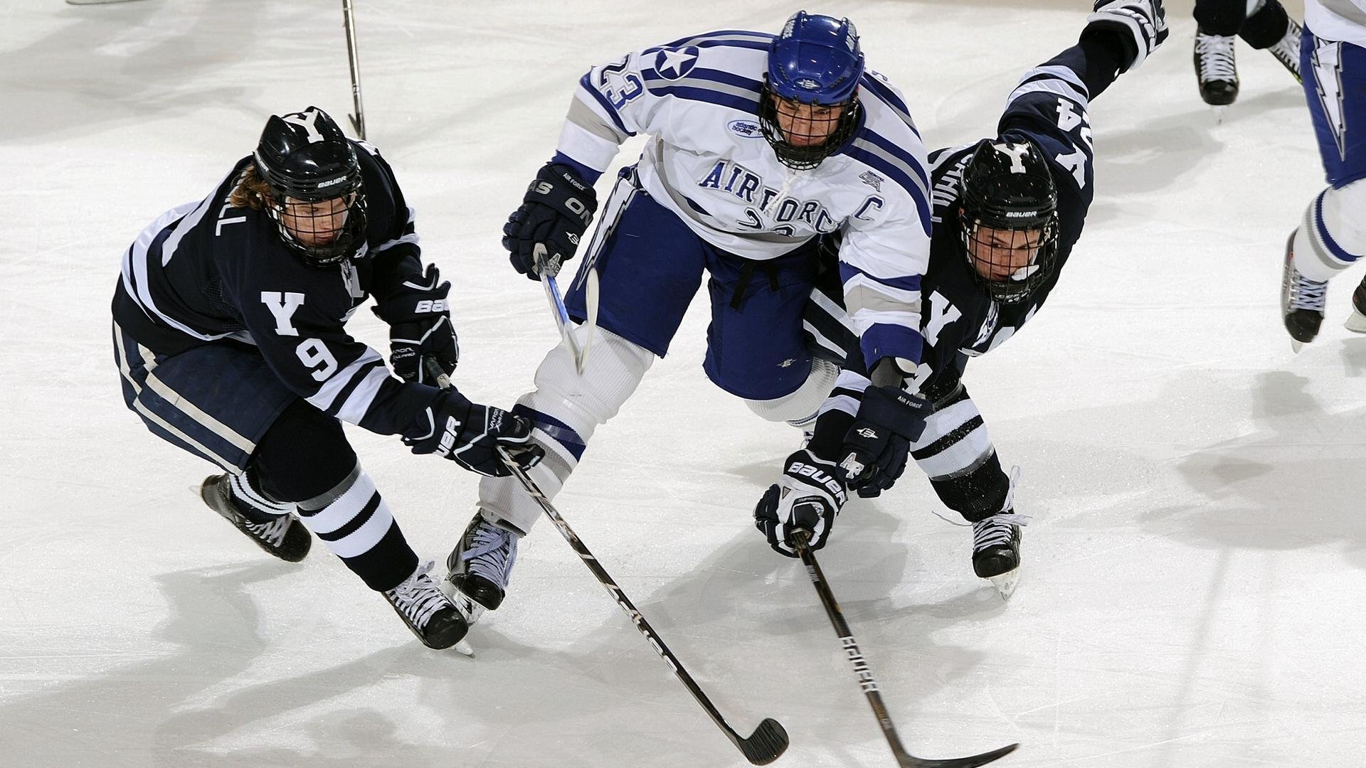 简：全黑队最具威胁的边锋之一，强大个人能力助力进攻，mf简黑